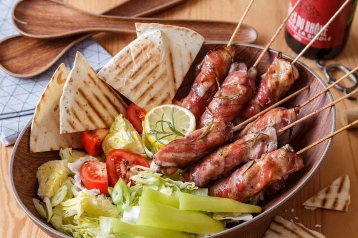 KUŘE-NA-ŠPEJLI