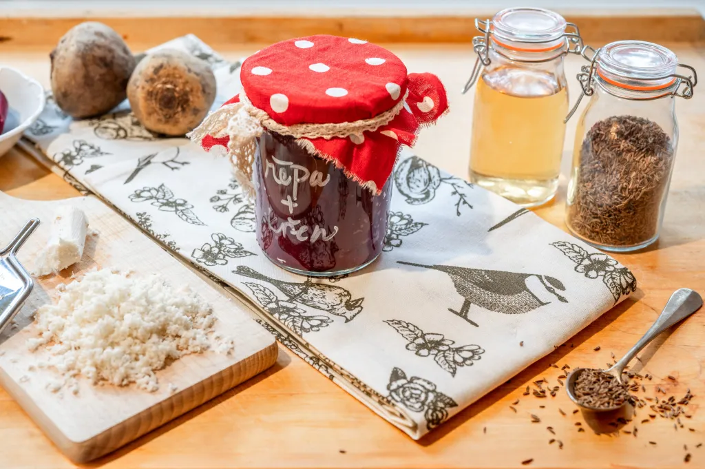 Nakladaná červená repa s chrenom