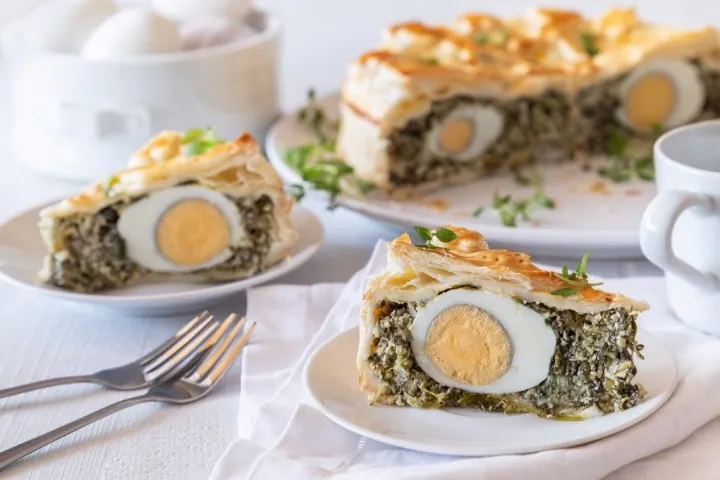 Zelený-vaječný-koláč-z-lístkového-cesta