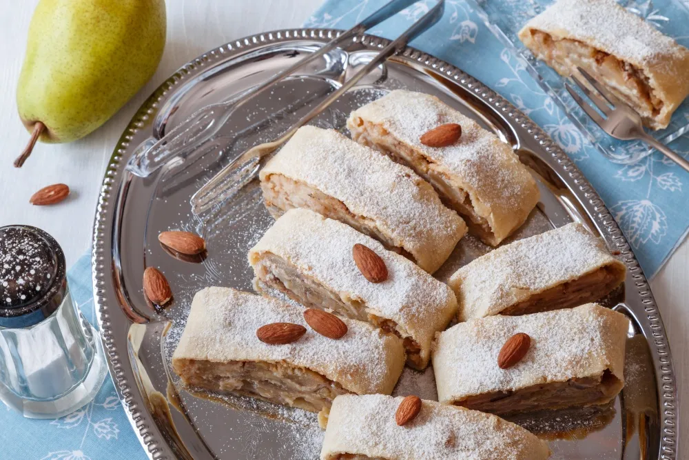 HRUSKOVA-STRUDLA-S-MARCIPANOM