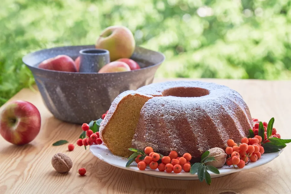 Jablcna-babovka-s-vlasskymi-orechmi