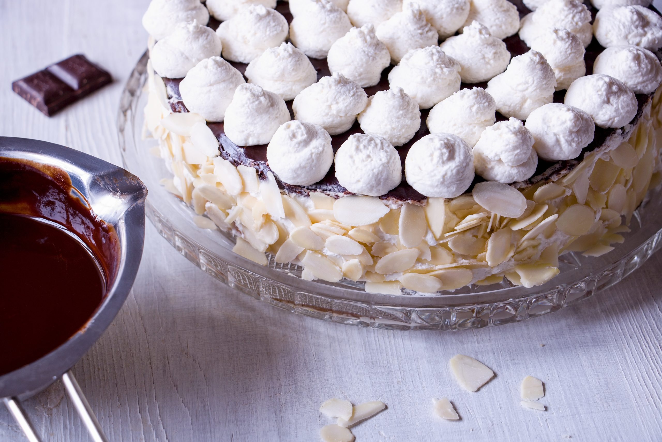 Oriešková bezé torta5