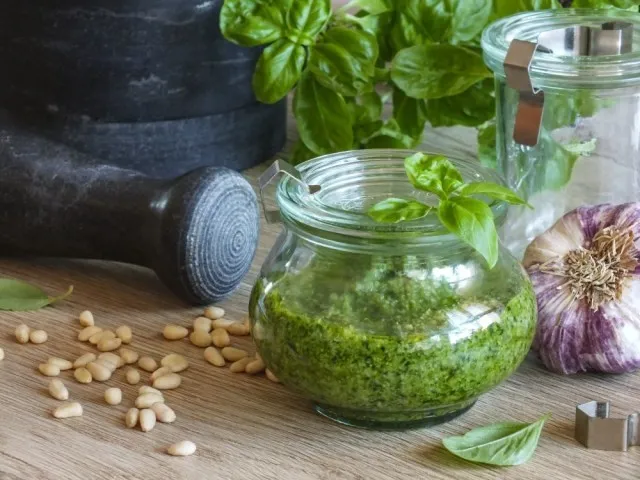 Domáce-bazalkové-pesto